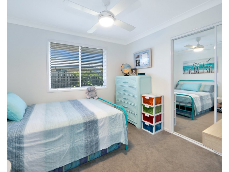12 Lakeside Drive, Burrum Heads QLD 4659