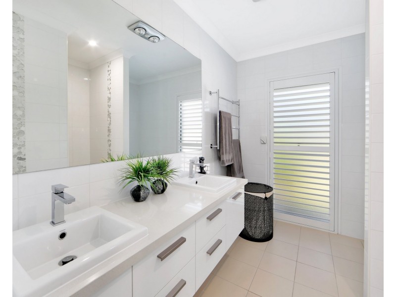 1 NOEME STREET, Burrum Heads QLD 4659