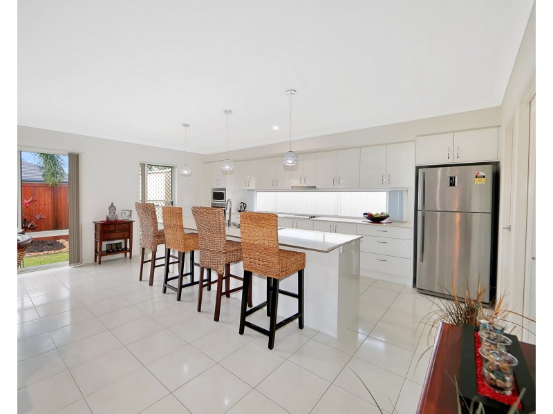 6 TULIPWOOD DRIVE, Burrum Heads QLD 4659