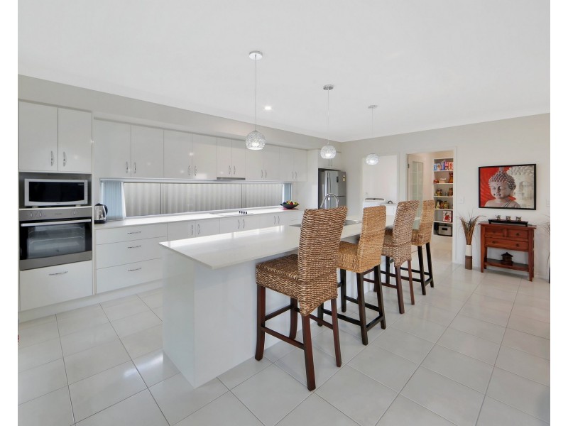 6 TULIPWOOD DRIVE, Burrum Heads QLD 4659