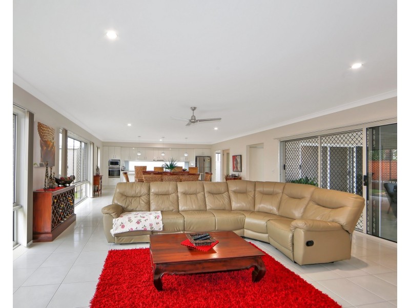 6 TULIPWOOD DRIVE, Burrum Heads QLD 4659