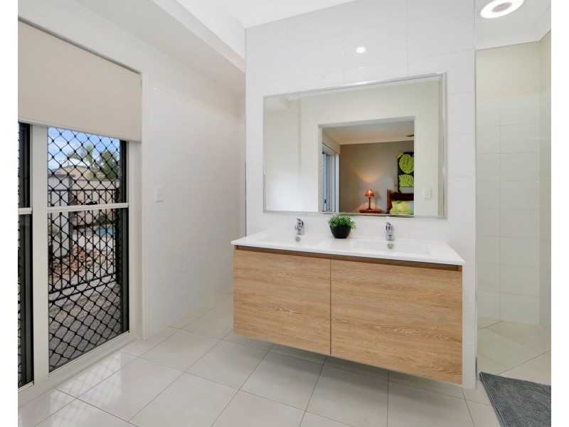 6 TULIPWOOD DRIVE, Burrum Heads QLD 4659