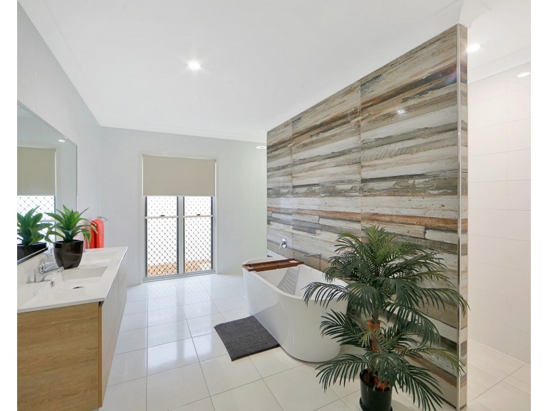 6 TULIPWOOD DRIVE, Burrum Heads QLD 4659