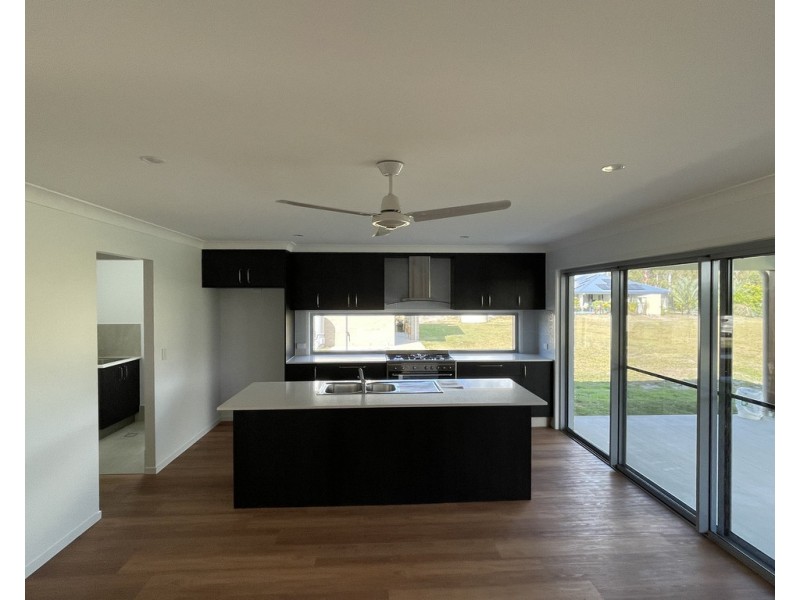 14 Sandcastles Circuit, Burrum Heads QLD 4659