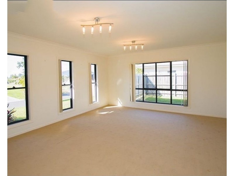 8 KRISTA COURT, Burrum Heads QLD 4659