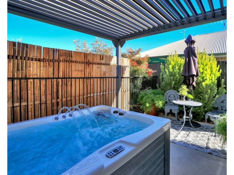 6 HONEY MYRTLE CLOSE, Burrum Heads QLD 4659