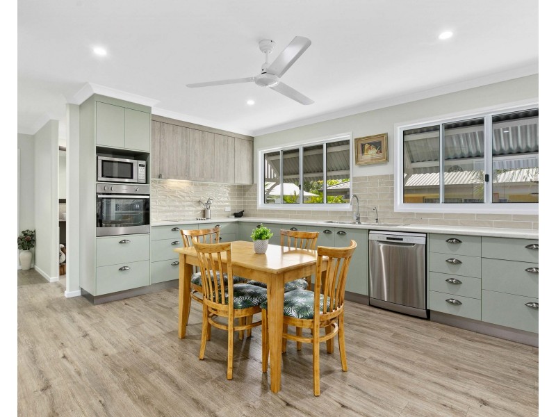 4 BULLEEN WAY, Burrum Heads QLD 4659