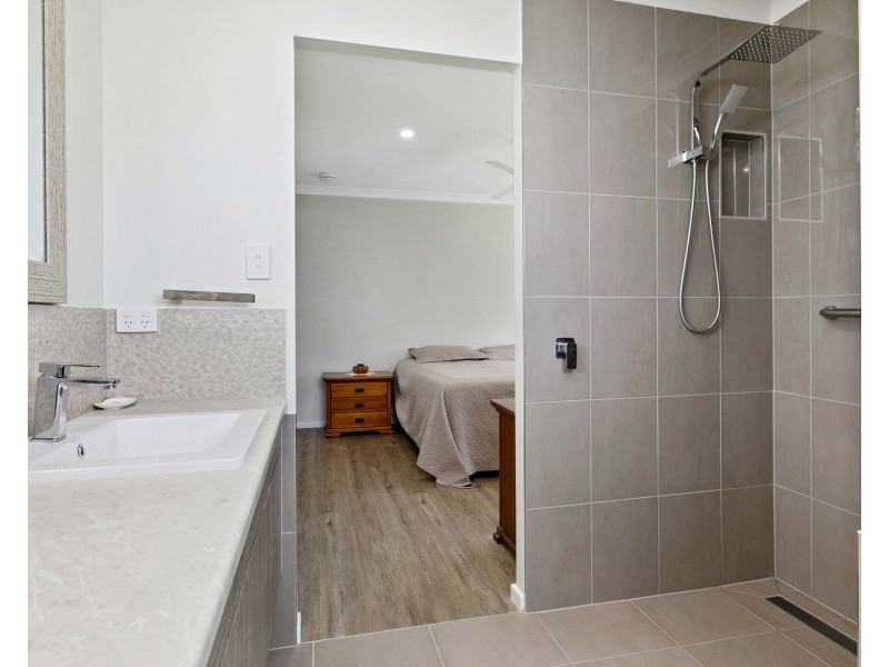 4 BULLEEN WAY, Burrum Heads QLD 4659