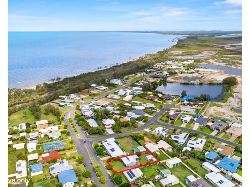 33 BEACH DRIVE, Burrum Heads QLD 4659