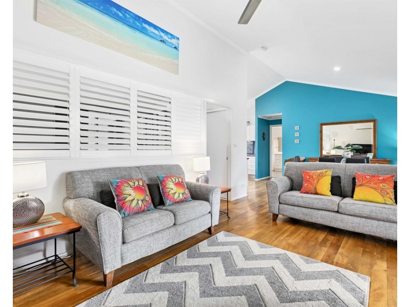 33 BEACH DRIVE, Burrum Heads QLD 4659