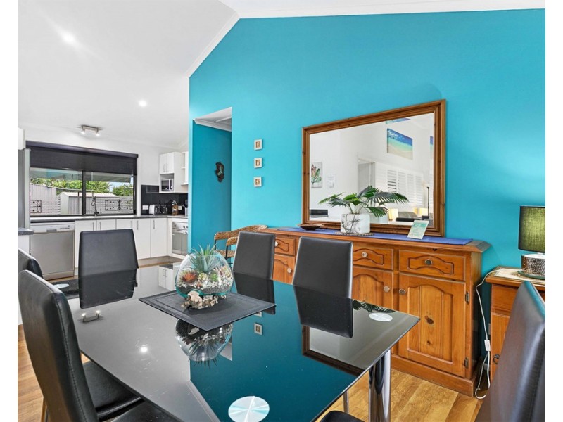 33 BEACH DRIVE, Burrum Heads QLD 4659