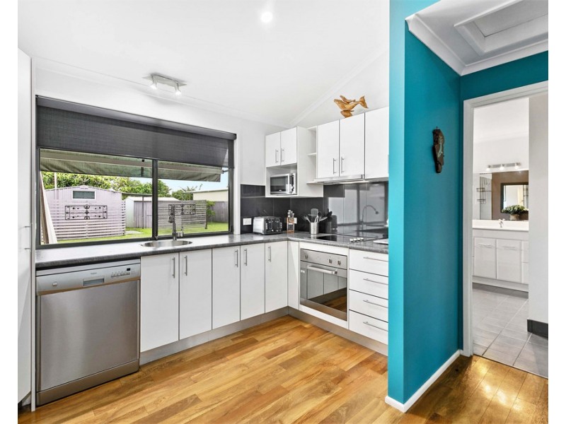 33 BEACH DRIVE, Burrum Heads QLD 4659