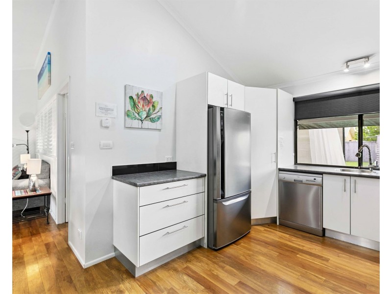 33 BEACH DRIVE, Burrum Heads QLD 4659