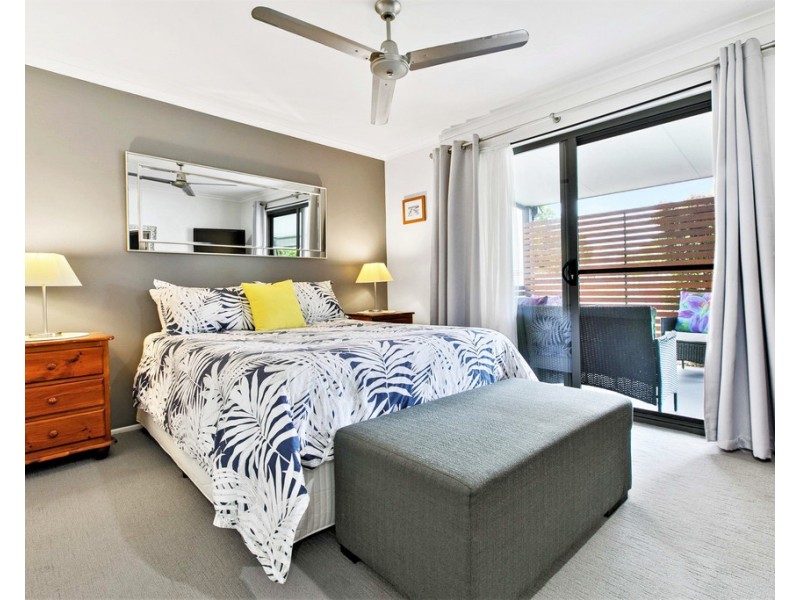 33 BEACH DRIVE, Burrum Heads QLD 4659