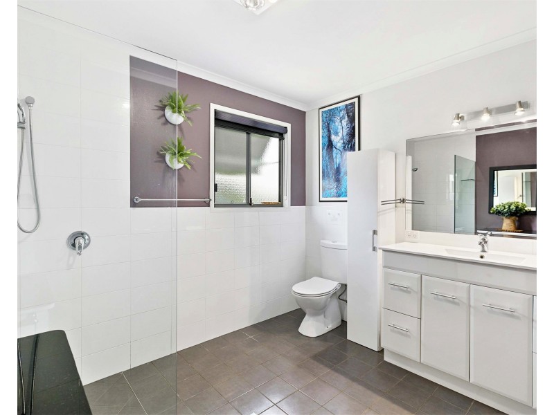 33 BEACH DRIVE, Burrum Heads QLD 4659