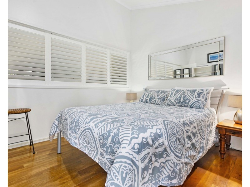 33 BEACH DRIVE, Burrum Heads QLD 4659