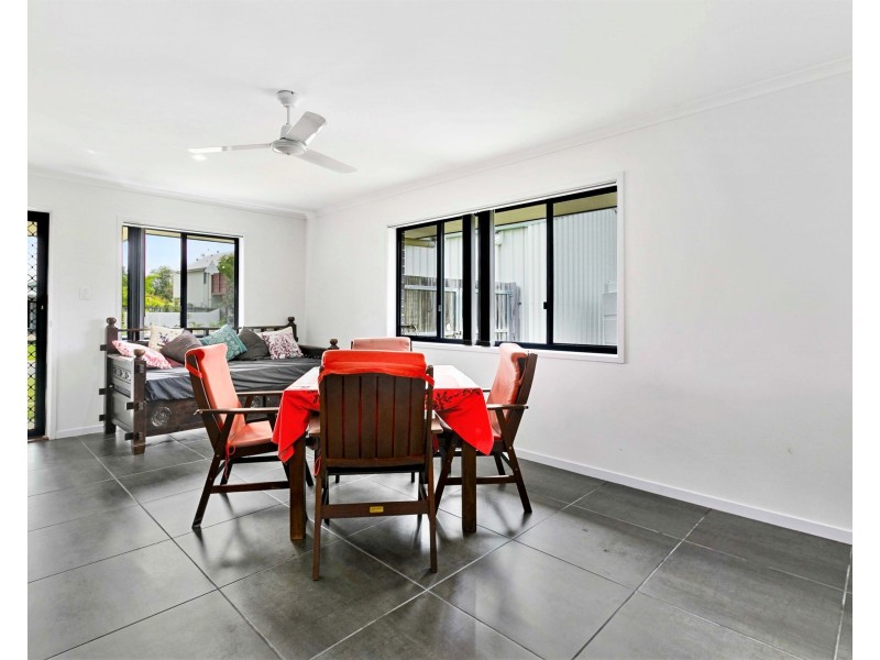 52 BEACH DRIVE, Burrum Heads QLD 4659