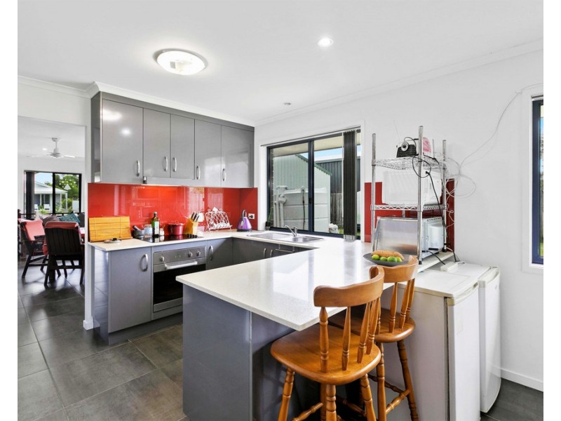 52 BEACH DRIVE, Burrum Heads QLD 4659