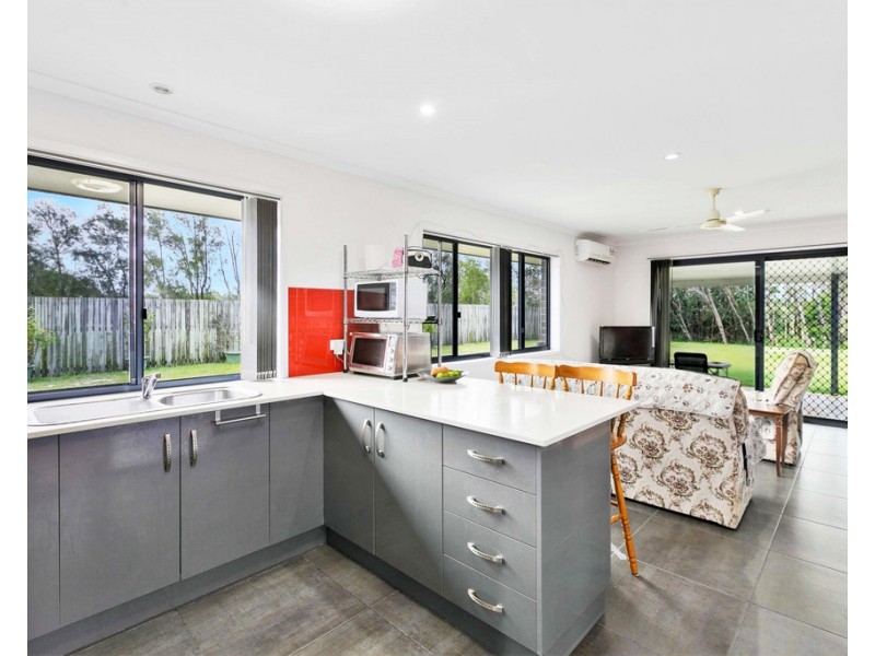 52 BEACH DRIVE, Burrum Heads QLD 4659