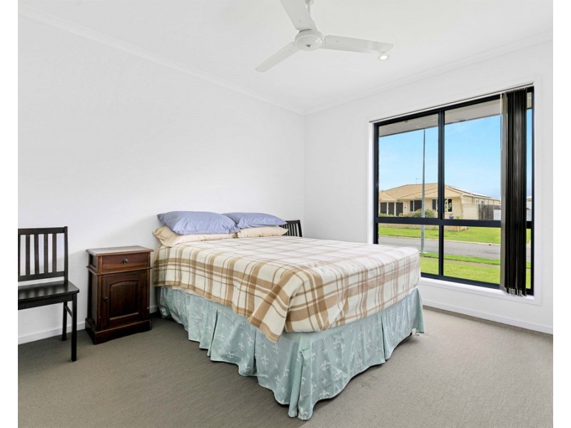 52 BEACH DRIVE, Burrum Heads QLD 4659