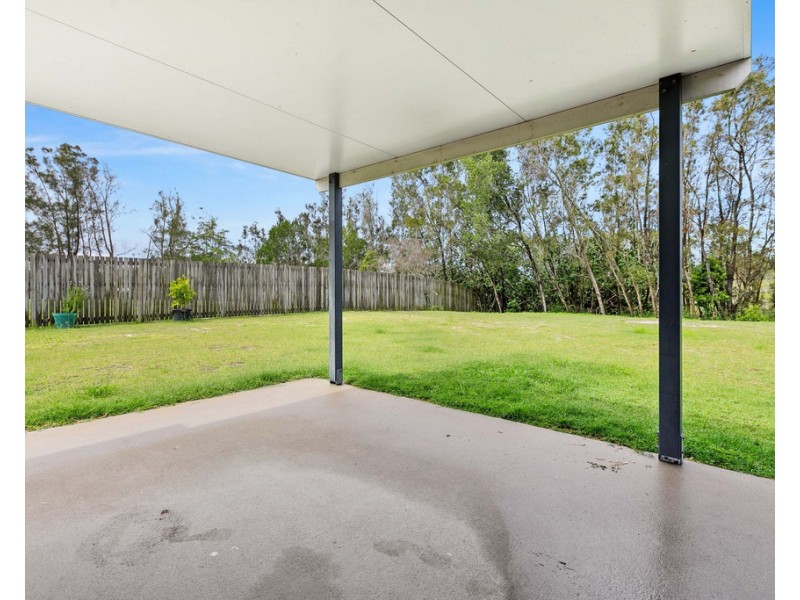 52 BEACH DRIVE, Burrum Heads QLD 4659