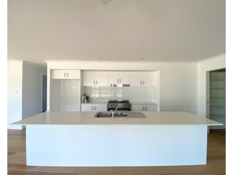 16 Porpita Circuit, Toogoom QLD 4655