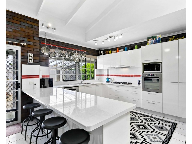 35 Beach Drive, Burrum Heads QLD 4659