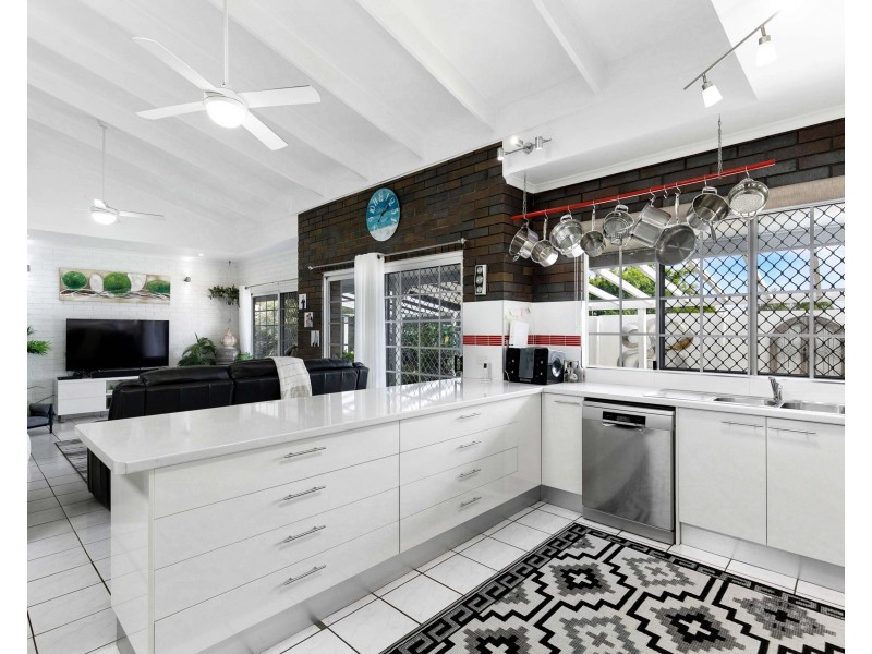 35 Beach Drive, Burrum Heads QLD 4659