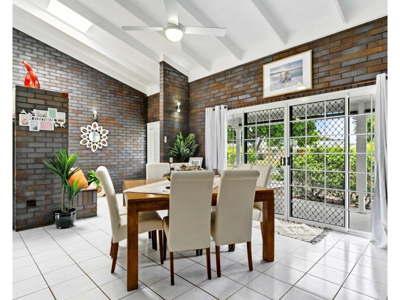 35 Beach Drive, Burrum Heads QLD 4659