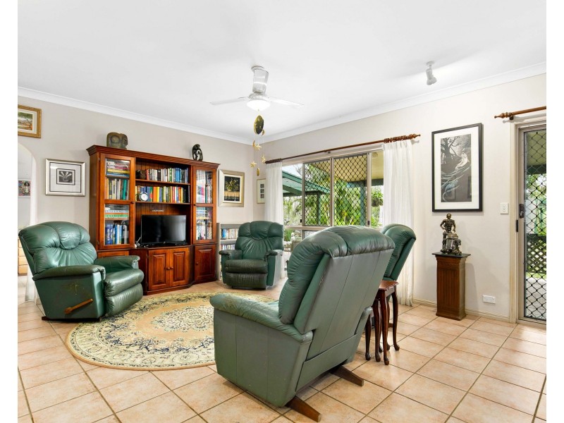 319 THE YACHTSMANS DRIVE, Burrum River QLD 4659