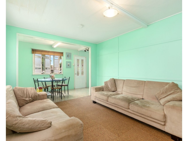 39 HOWARD STREET, Burrum Heads QLD 4659