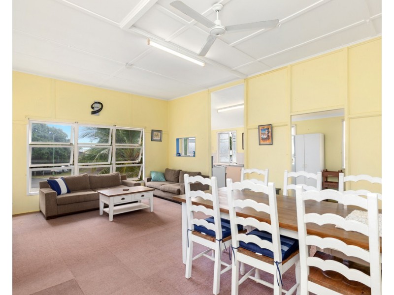 39 HOWARD STREET, Burrum Heads QLD 4659