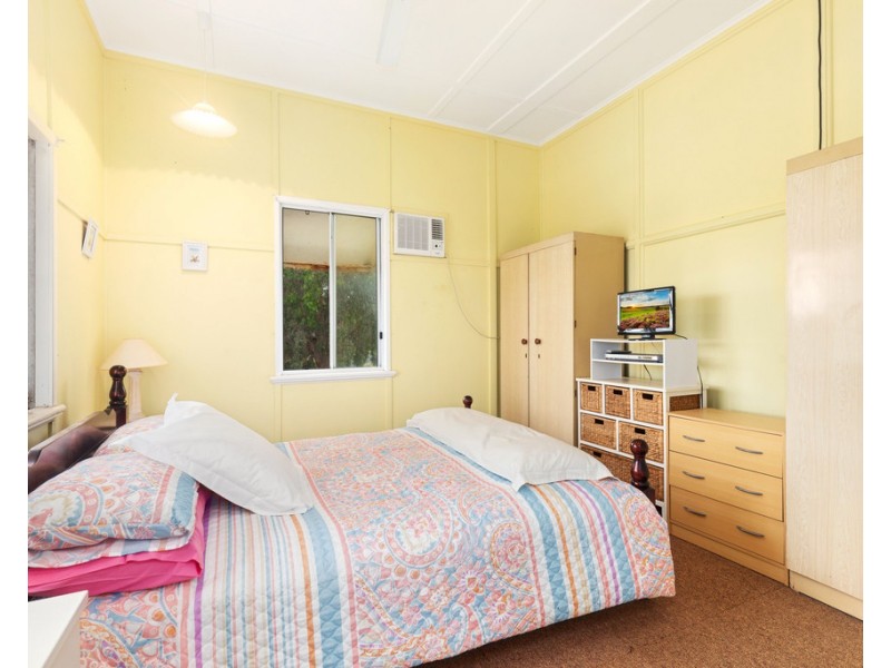 39 HOWARD STREET, Burrum Heads QLD 4659