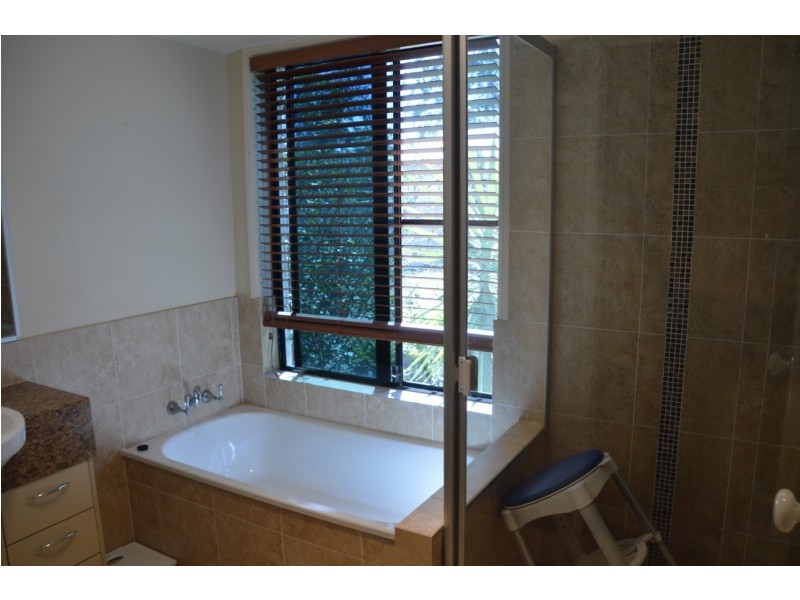 1 Brypat Close, Burrum Heads QLD 4659