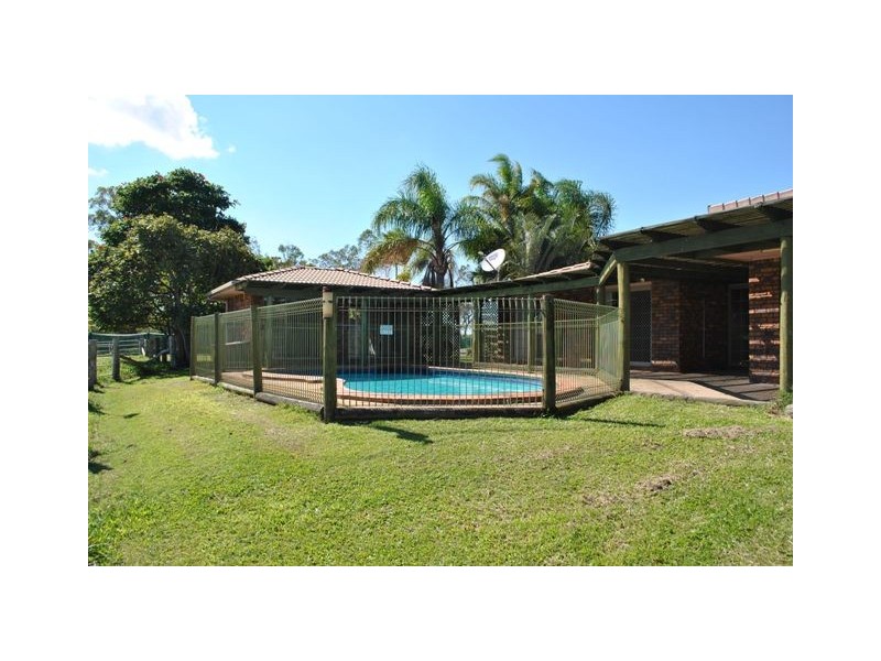 33 Roberts Road, Torbanlea QLD 4662