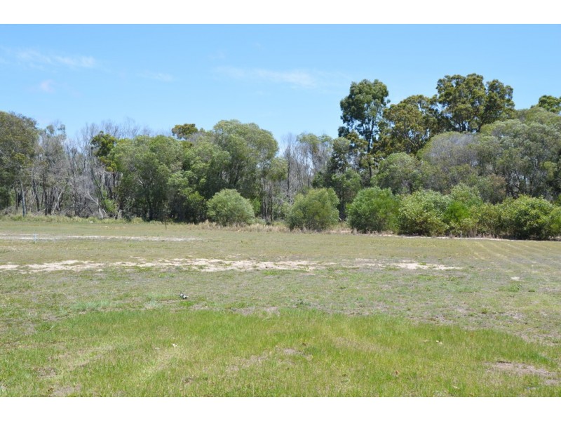 13 Lakes Blvd, Burrum Heads QLD 4659