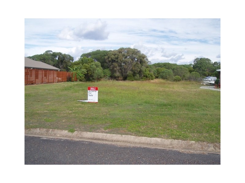 19 Lakes Blvd, Burrum Heads QLD 4659