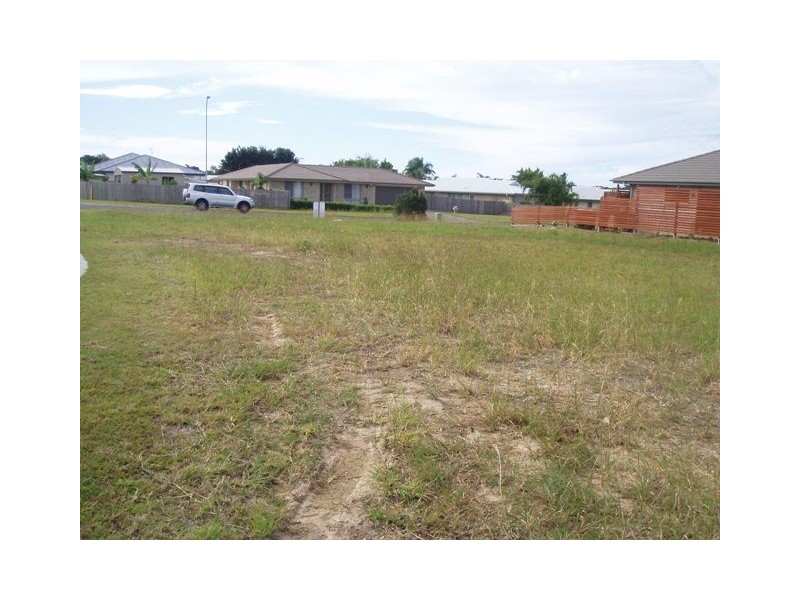 19 Lakes Blvd, Burrum Heads QLD 4659