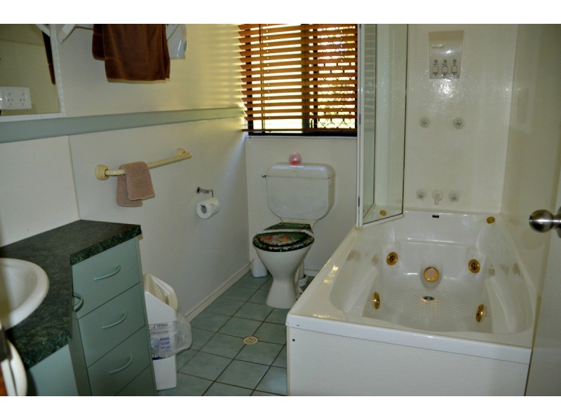 112 Kingfisher Pde, Toogoom QLD 4655