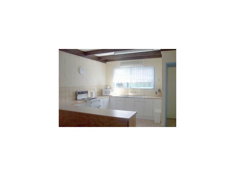 2/175 Burrum St, Burrum Heads QLD 4659