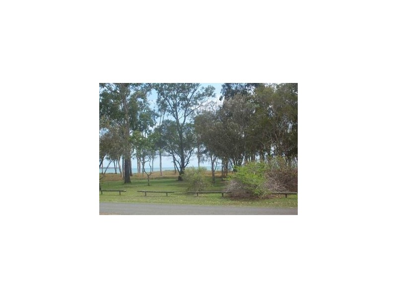 2/175 Burrum St, Burrum Heads QLD 4659