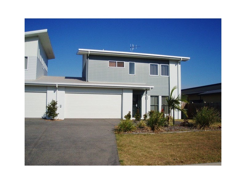 Villa 1/5 Seaway Pde, Toogoom QLD 4655