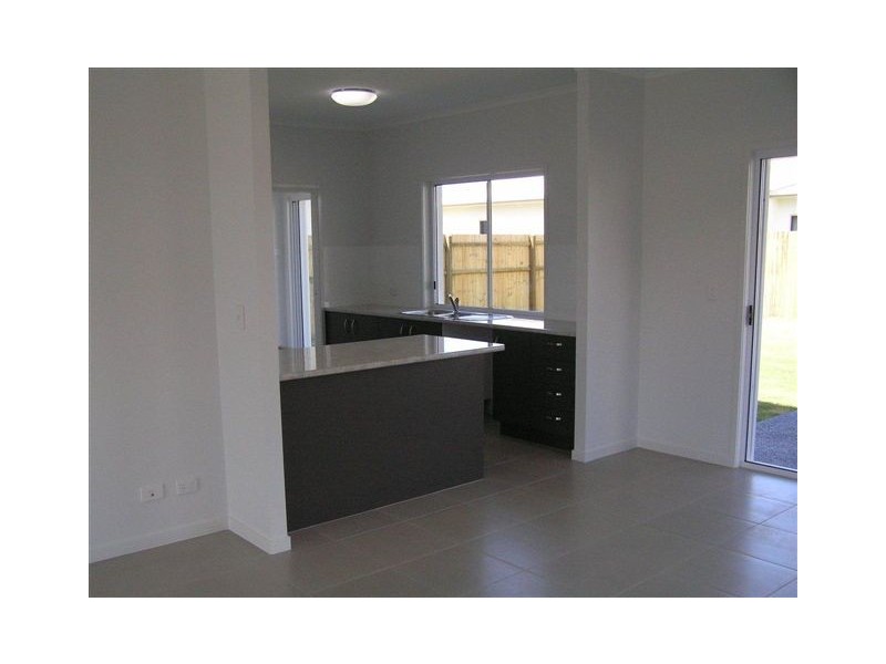 Villa 1/5 Seaway Pde, Toogoom QLD 4655