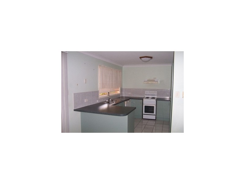 2 Robertson St, Torbanlea QLD 4662