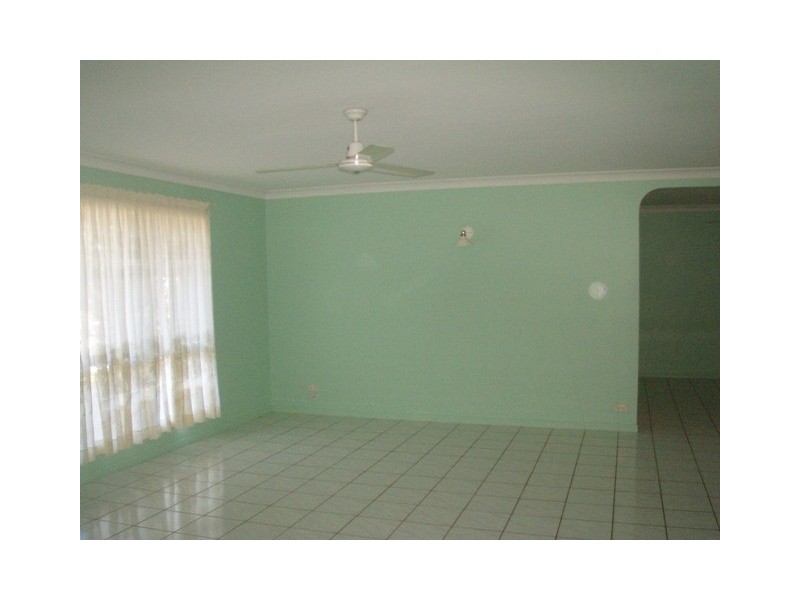 2 Robertson St, Torbanlea QLD 4662