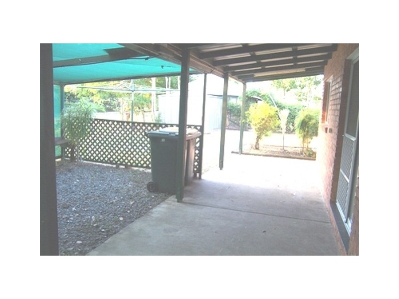 2 Robertson St, Torbanlea QLD 4662