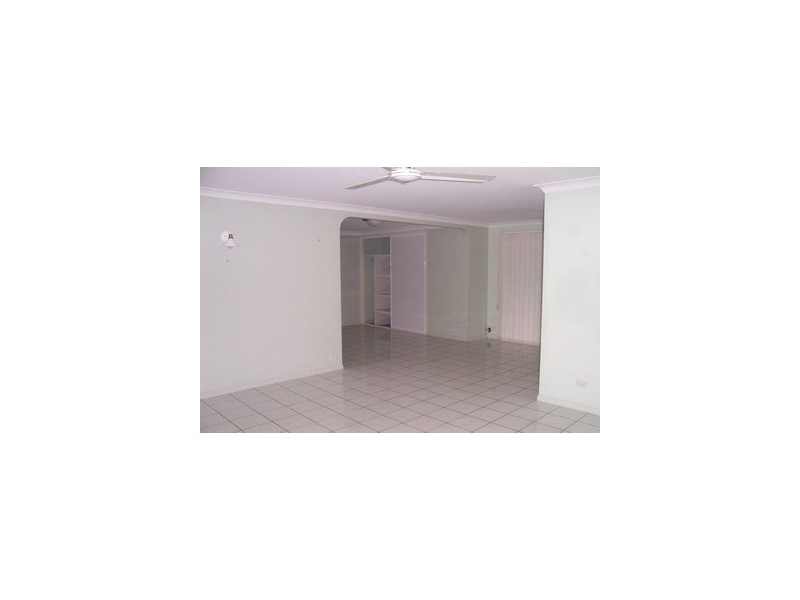 2 Robertson St, Torbanlea QLD 4662