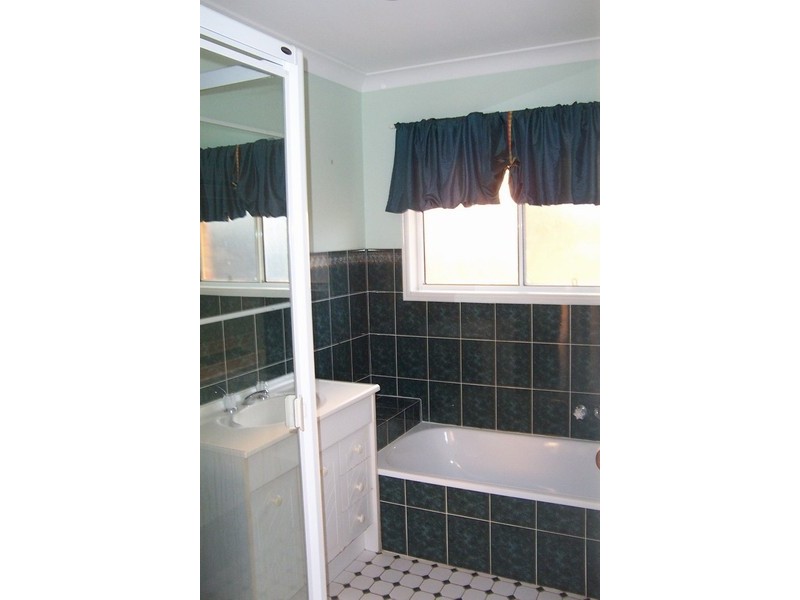 2 Robertson St, Torbanlea QLD 4662