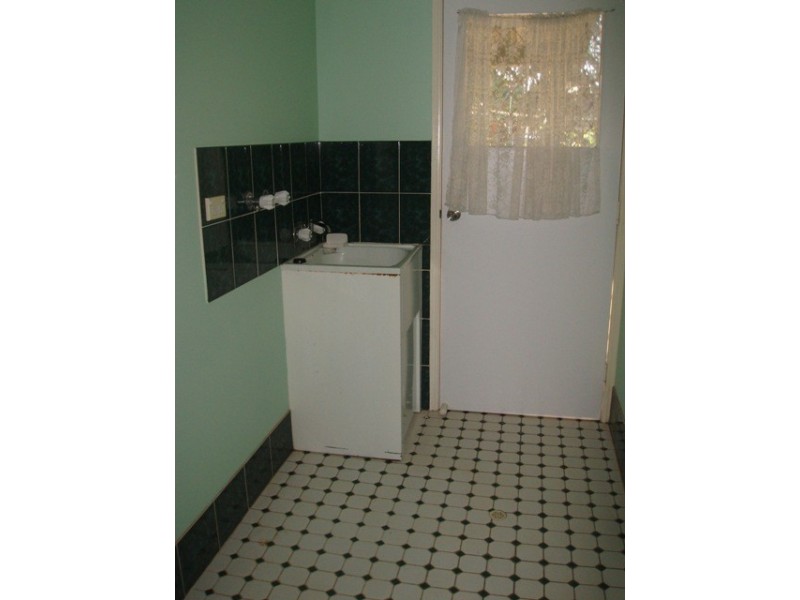 2 Robertson St, Torbanlea QLD 4662