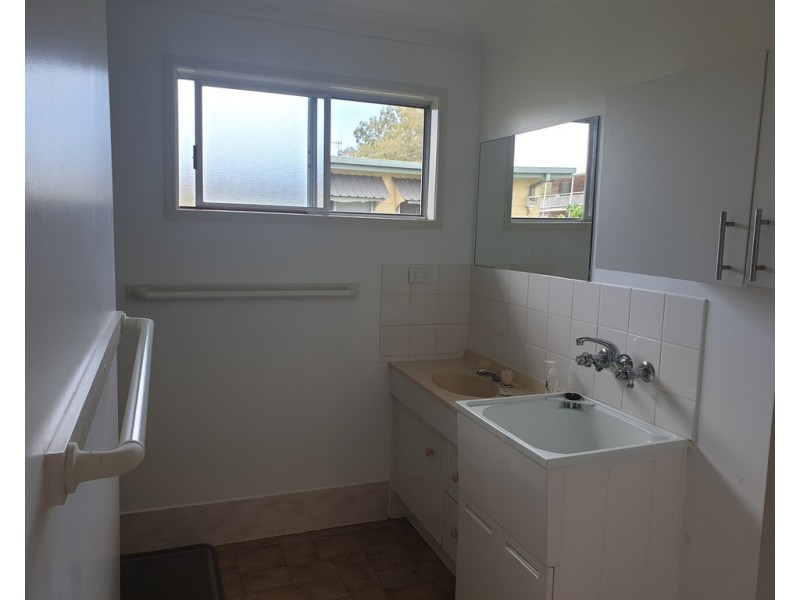 2/175 Burrum St, Burrum Heads QLD 4659